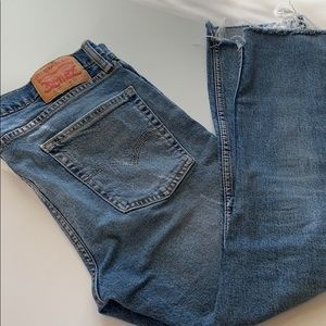 LEVI’S 510 LIGHT WASH DISTRESSED DENIM